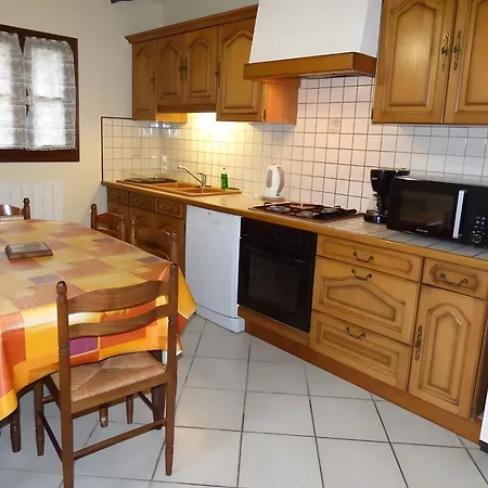 Le Fournil Pres D'aurillac 度假居 *